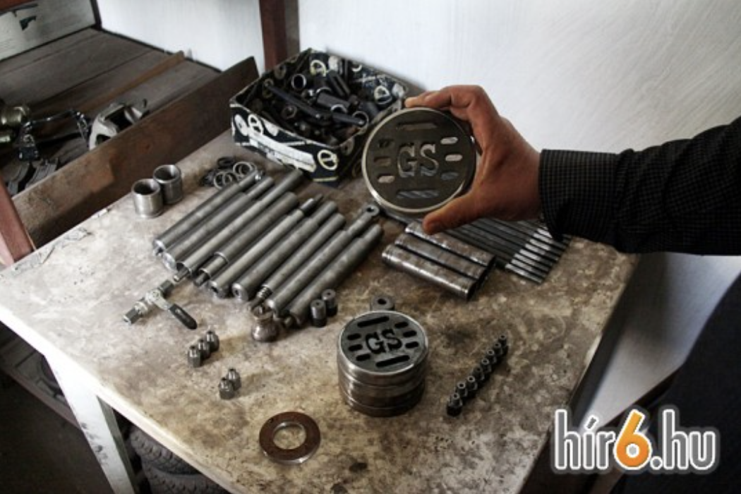 Nemzeti Vágta Vágta-biga, A lovak római harci szekereket húznak maguk után örült tempóban.